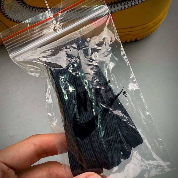 Nike x Off-White Air Force 1 Low "University Gold" - Picture 12 of 13